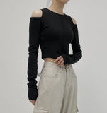 Shoulder slit cropped T-shirt