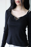 Buckle V-neck T-shirt