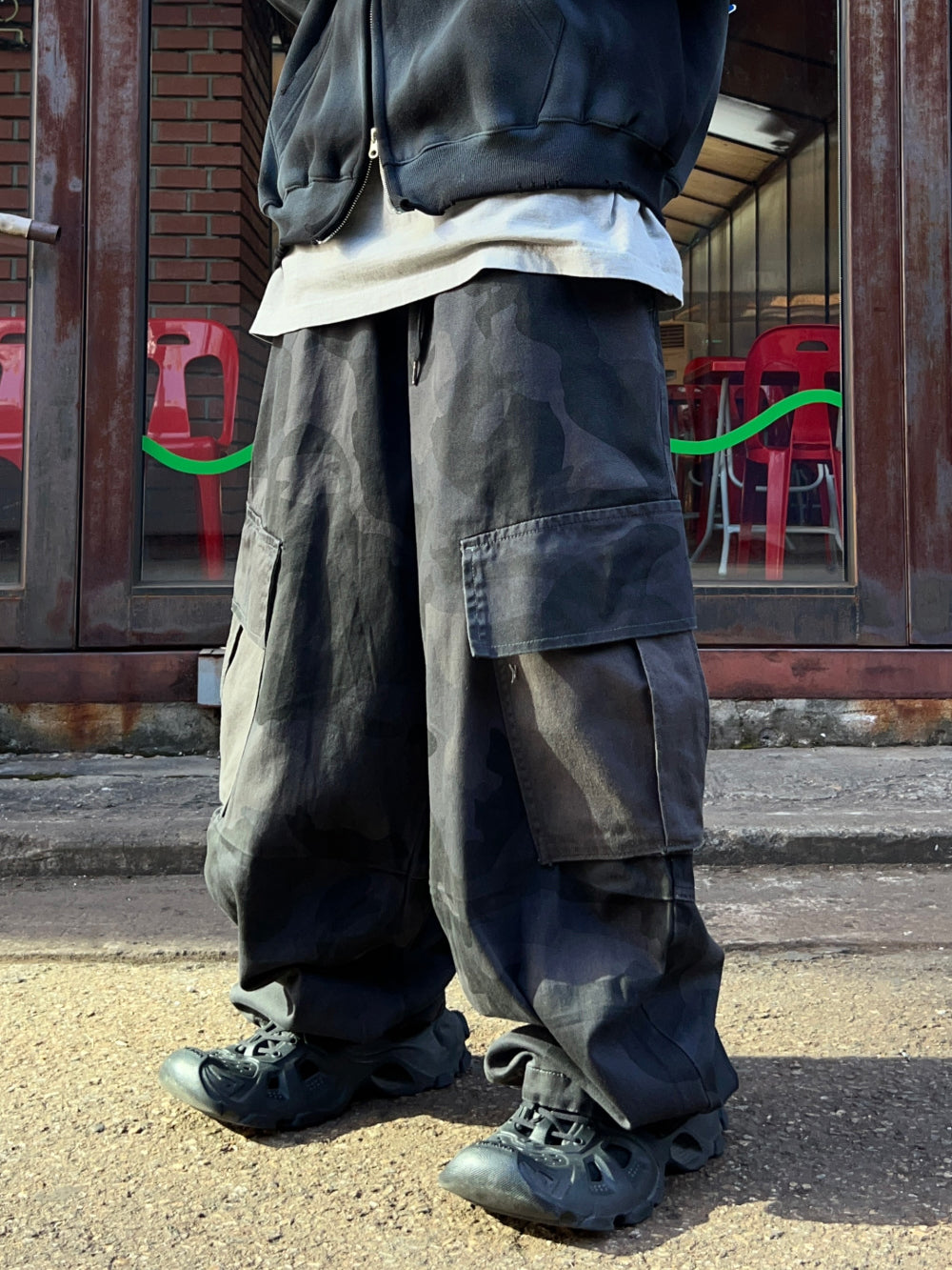 【KOOLOSET】Diagonal Camo Balloon Cargo Pants KOOLOSET (クロゼット) - スリットラインカモバルーンカーゴ