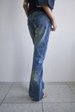 TWISTED BOOTS CUT DENIM JEANS