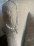 [only suzen] rofia Cross White Pearl Necklace