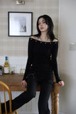 Eyelet off-shoulder slim tee