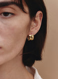 H-edition Castanets Square Earrings