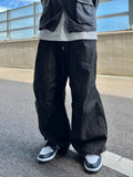 One-tuck black dart denim (green fabric)