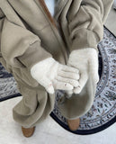Odd Fingerhole Knit Gloves