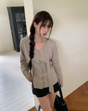 [Muffler set] Ir bean button side strap V-neck long sleeve blouse