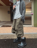 Bulky pintuck cargo Bermuda pants