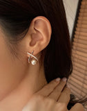 Exio Pearl Earrings