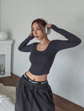 Dart incision u-neck long sleeves