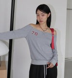 Linbu 78 Patch Off-Shoulder Pile Sweatshirt