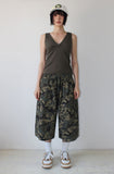 LOW-CUT LACE SLEEVELESS