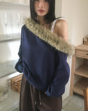 [Brushed lining] Perrin Fur One Off-Shoulder Sweatshirt