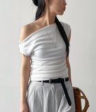 Shirring one off-shoulder T-shirt