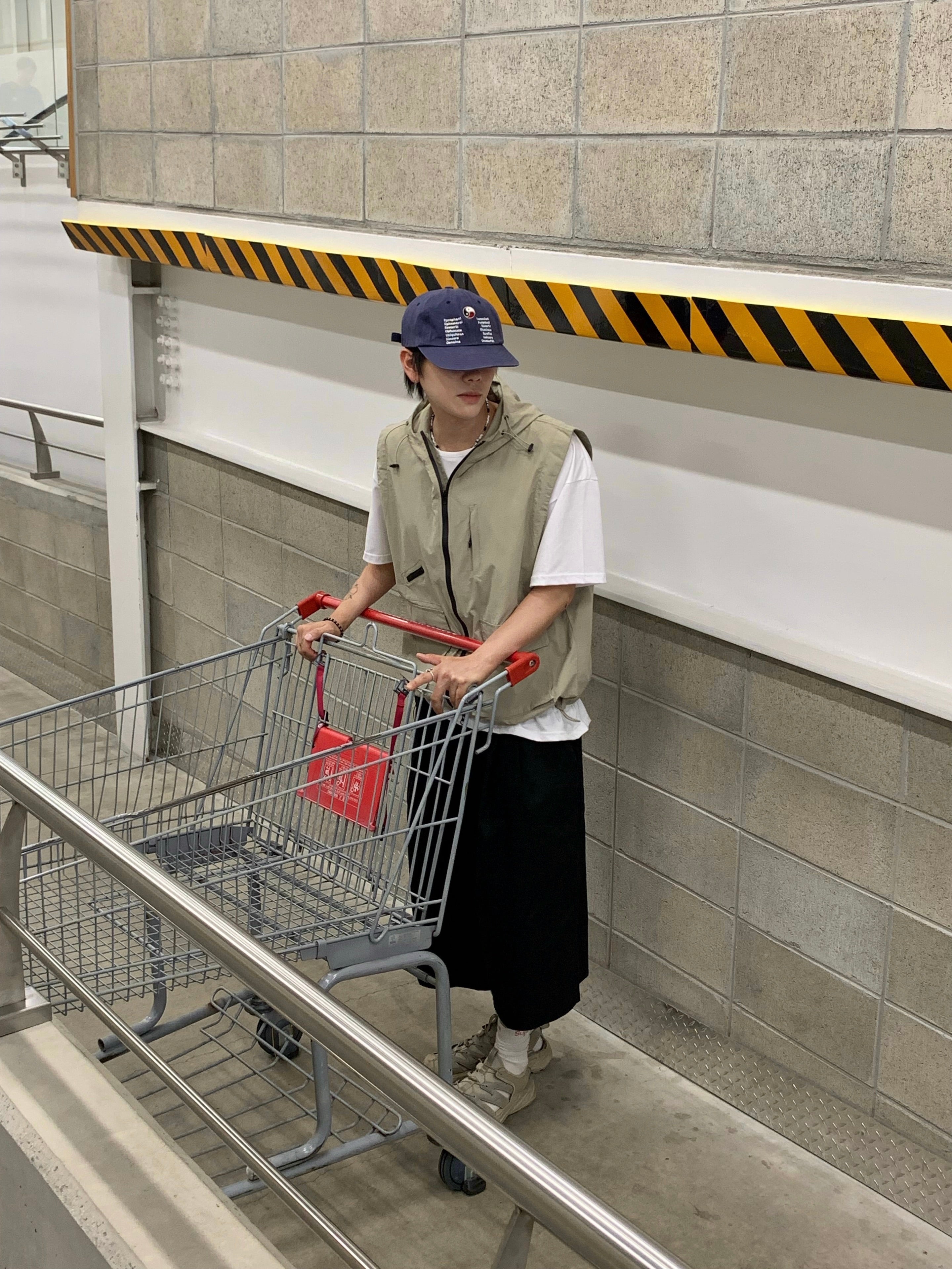 【DISCERNMENT】4 Pocket nylon hood vest DISCERNMENT】4 Pocket nylon hood vest (DISCERNMENT/ベスト