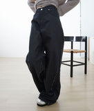 incision tuck denim
