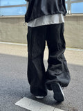 One-tuck black dart denim (green fabric)