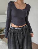 Dart incision u-neck long sleeves