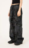 Camo distressed cargo string banding pants