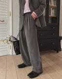 Suare two tuck wide slacks