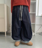 [unisex] Kotoru string roll-up one-tuck balloon wide raw denim pants