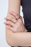 Black yarn set ring