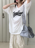 Yankees Boxy Mesh Lettering Wappen Uniform V-Neck Short Sleeve T-Shirt