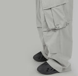 Oblique cargo pants