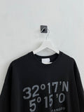 Compass letter half T-shirt
