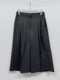 New Falling Two-Tuck Bermuda Slacks