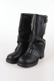 Wrinkle strap middle boots