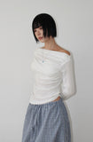 SHIRRING OFF-SHOULDER TEE