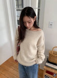 Nayu Hairy Lip Neck Loose Knit