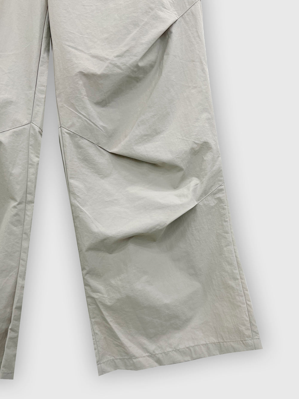【DISCERNMENT】Movement Nylon Shirring Pants DISCERNMENT (ディーサーメント) - ムーブメントナイロン