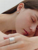 H Edition (W) Triel One-Touch Earrings