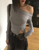 Yubeu One Off Shoulder Button Slit T-Shirt