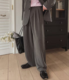 Suare two tuck wide slacks