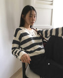 Yanky Stripe Deep U-Neck Layered Knitwear