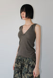 LOW-CUT LACE SLEEVELESS
