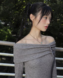 Vision Belt Buckle Shirring Ribbed Off-Shoulder T-Shirt