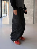 Moikin diagonal cargo raw denim jeans