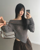 Chetil diagonal ribbed year-end look off-shoulder knit