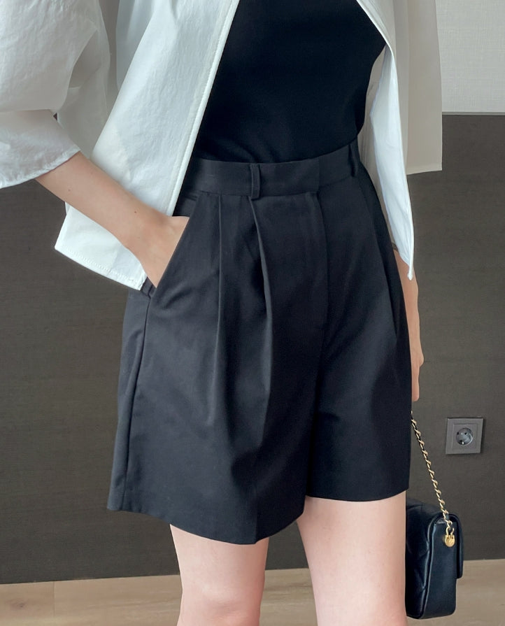 【I AM MARI】Chino Pin Tuck Short Cotton Pants I AM MARI (アイアムマリ) - チノピンタック3分丈コットンパンツ