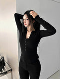 Button Slim V-Neck Knit