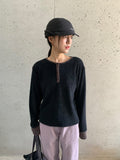 Hom Hairy Button Color Matching Knit Tee