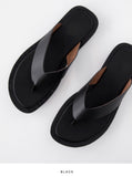 Oud leather flip flops