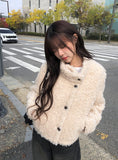Akun Wool Fluffy Short Button Fur Jacket