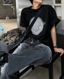 Spray painting short sleeve tee