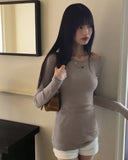 Teeret back slit cross strap punching U-neck off-shoulder long-sleeved T-shirt