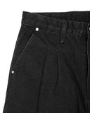BASIC TWO TUCK BLACK DENIM