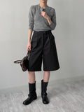 One Pin Tuck Cotton Bermuda Pants